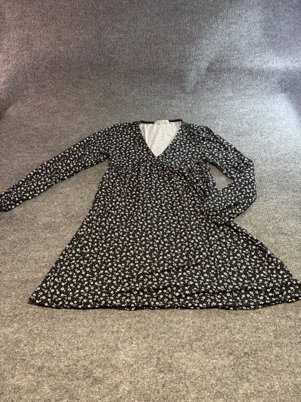 Velvet Torch Black Floral V-Neck Long Sleeve Dress